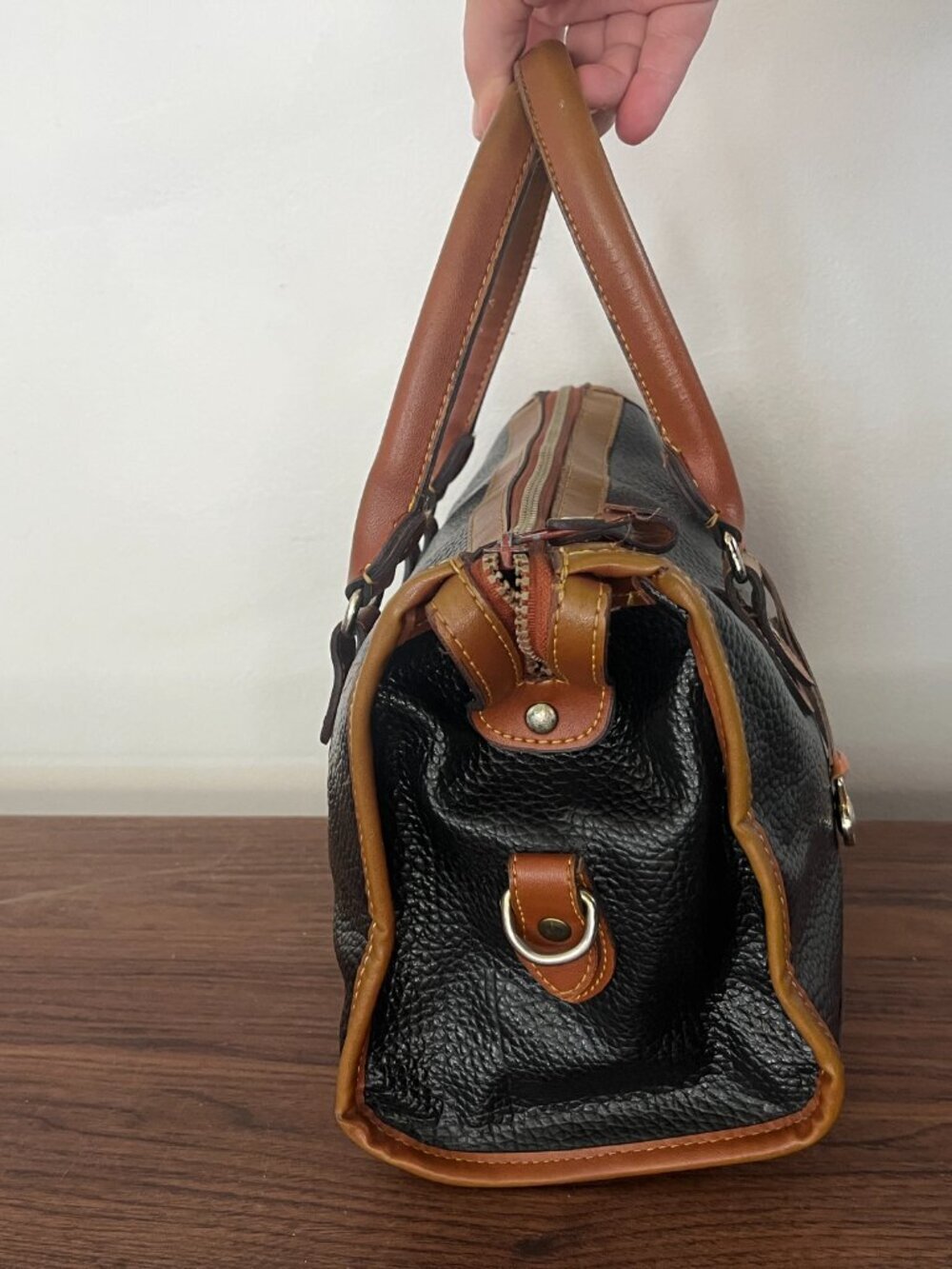 VTG Dooney Bourke Black and Brown Pebble AllWeather Leather Doctor's/Bowler Bag - Picture 8 of 14